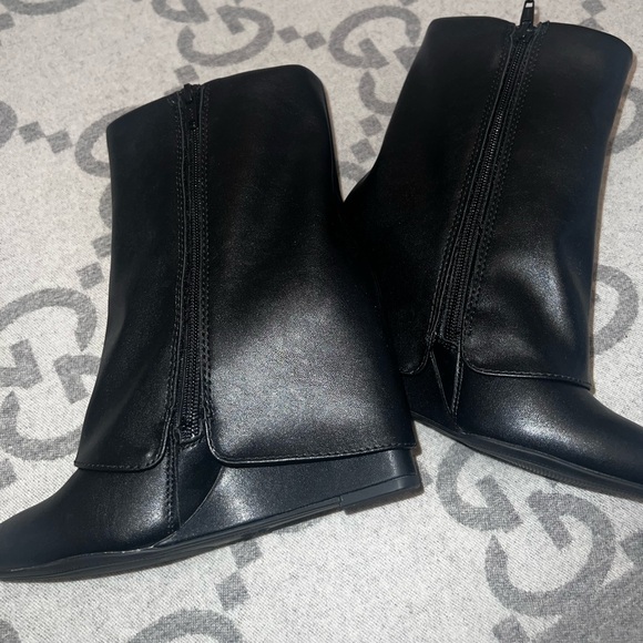 NWOT mid calf trendy black booties, size 6.5 - Picture 7 of 7
